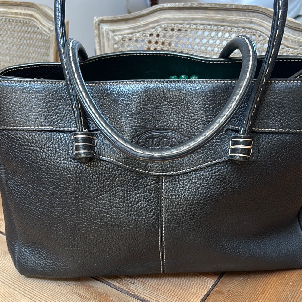 Tod's Black Leather Satchel, tote, top handle bag in great condition condition